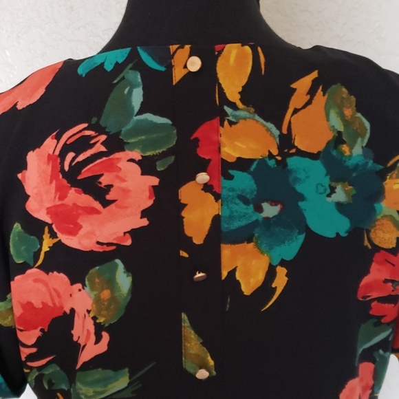 Simple watercolor floral dress - Picture 6 of 7